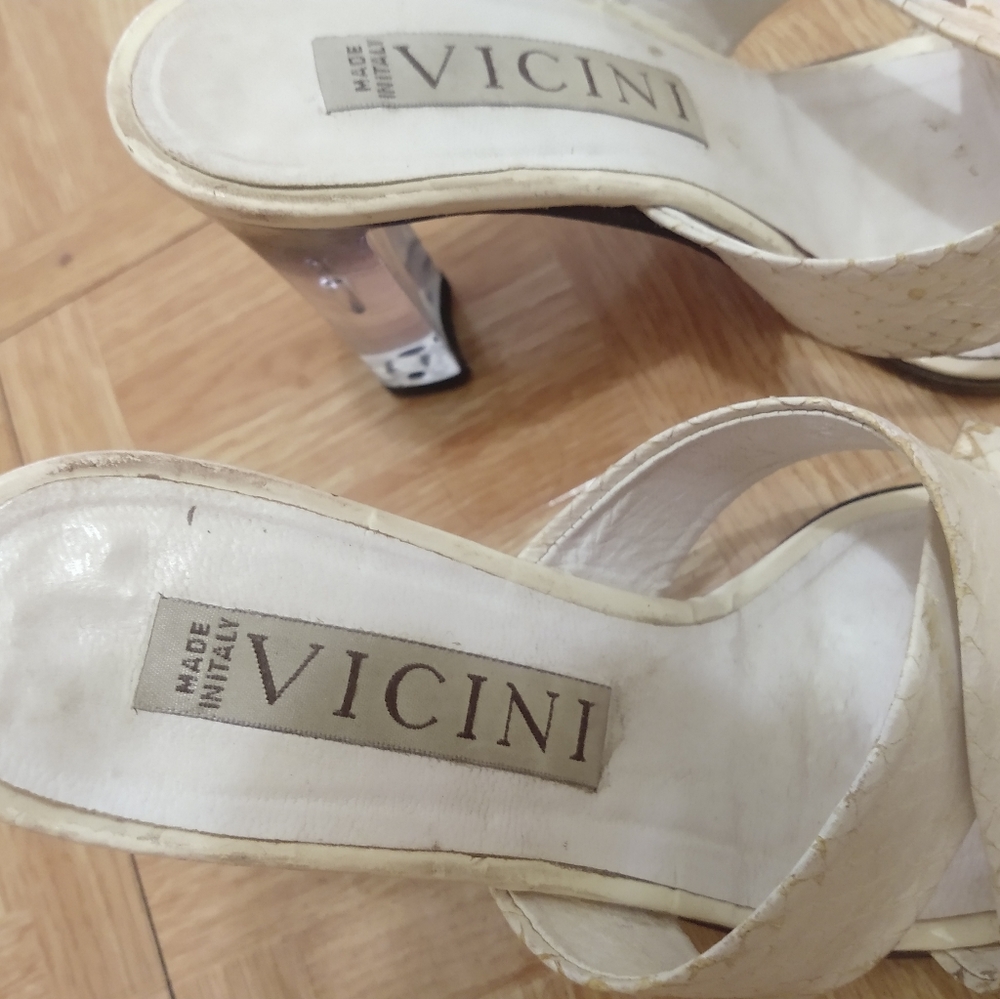 Beautiful vintage heel